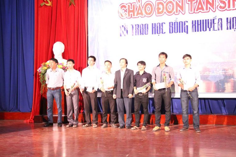 Đón tân sinh viên khóa 2013