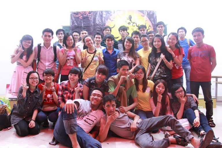 Đêm hội Halloween: LCĐ khoa XDCĐ vs LCĐ khoa Tiếng anh