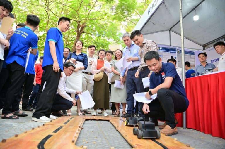 Sôi nổi các hoạt động tại Hội nghị Khoa học và Triển lãm Công nghệ của học sinh, sinh viên năm học 2024-2025